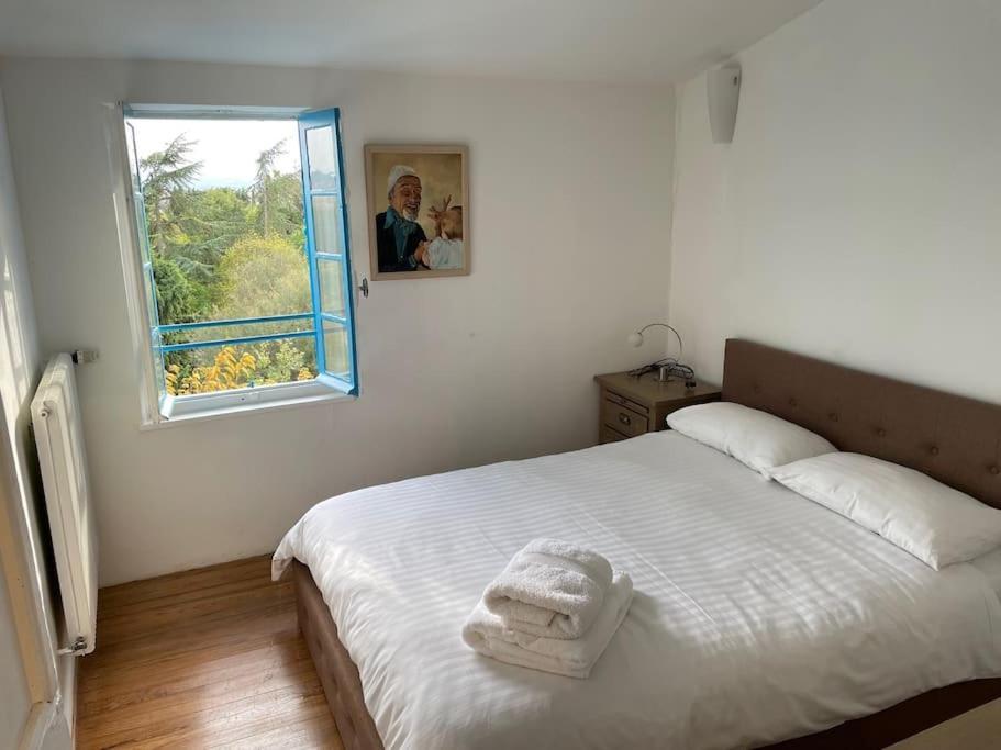 Rue Basse - Village House Overlooking The Pyrenees Montreal  Luaran gambar